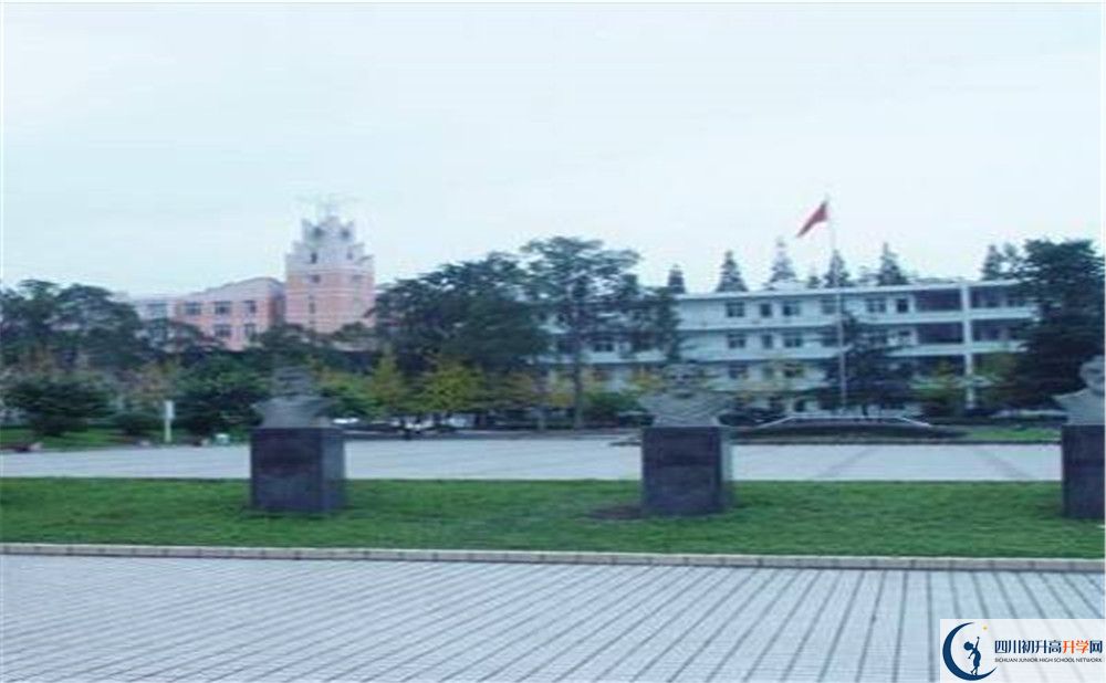 郫縣二中的宿舍好不好？