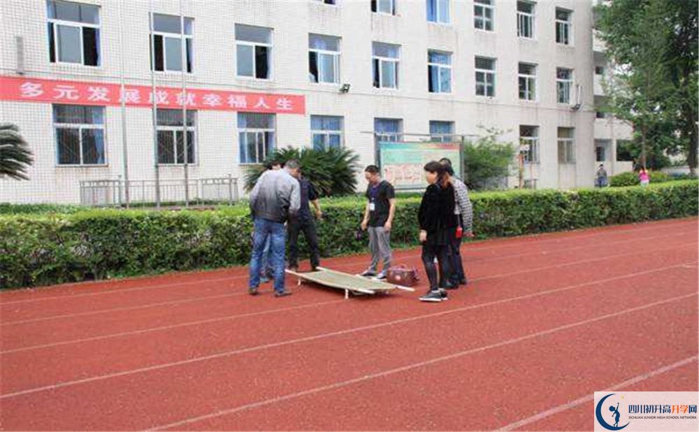 近幾年洛帶中學(xué)高中錄取的分?jǐn)?shù)線是多少？