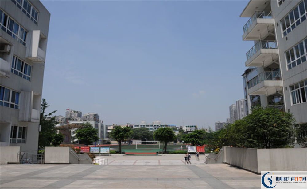 成都鐵路中學的分數(shù)線大概是多少分？