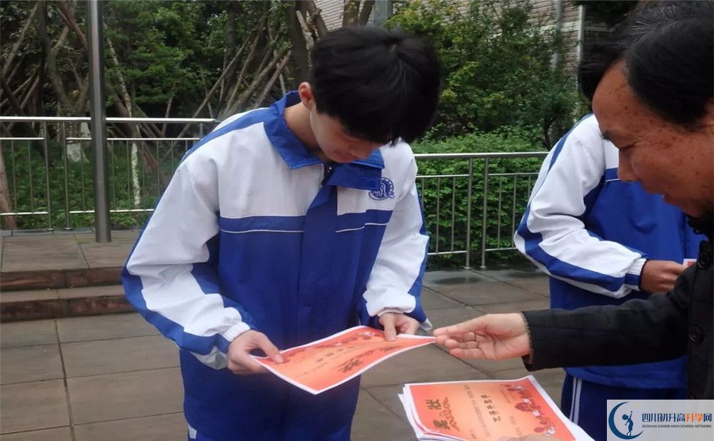 成都石室佳興外國(guó)語(yǔ)學(xué)校2020年錄取條件是什么？