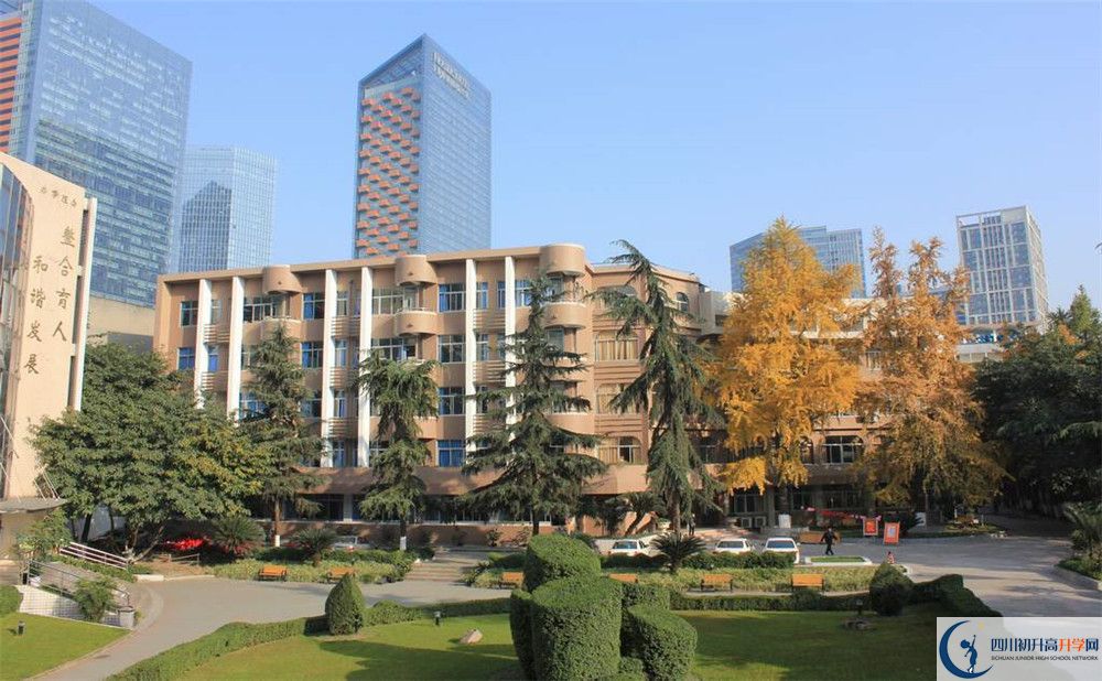 成都市鹽道街中學高一分班嗎？