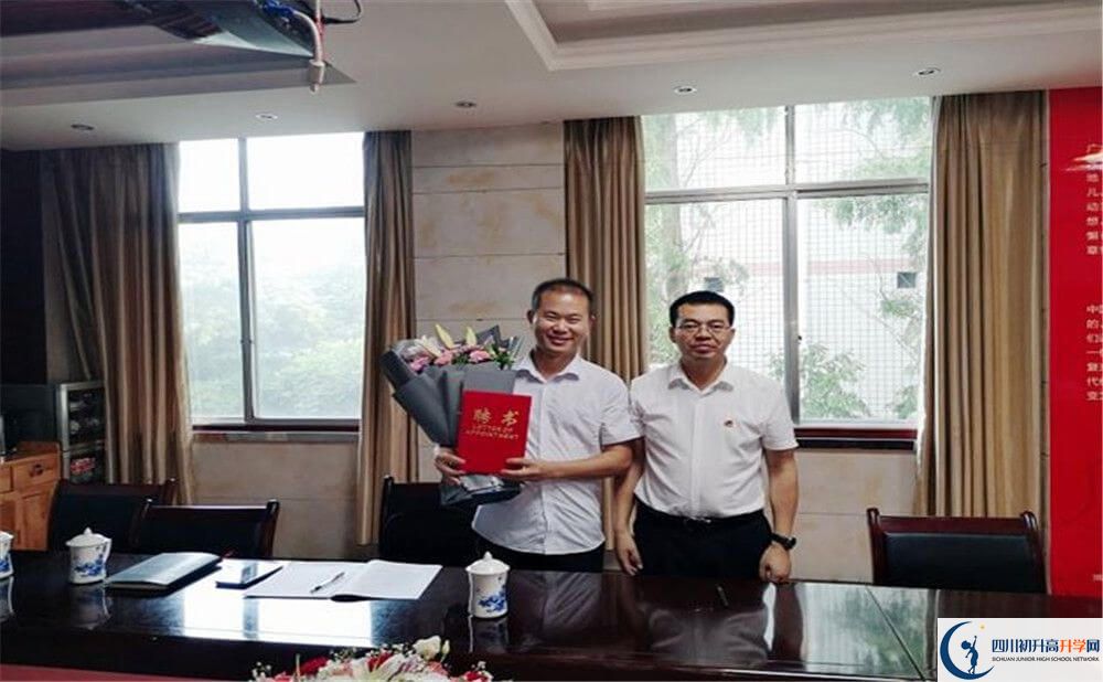 成都市太平中學(xué)高一多久放一次假？