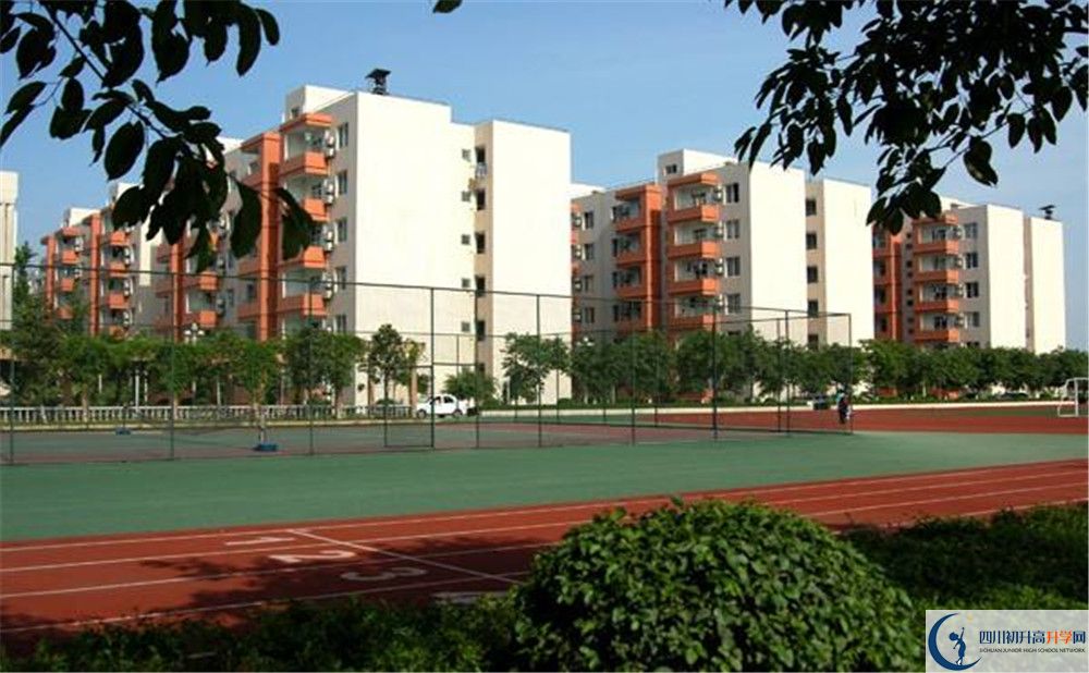 成都棠湖外國語學(xué)校住宿費用是多少？