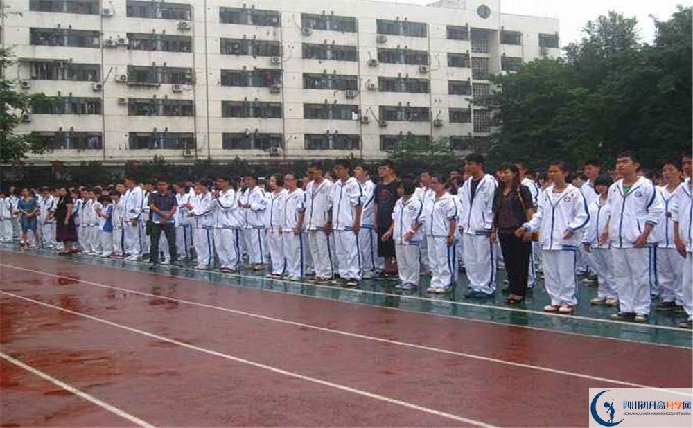 成都市田家炳中學高中住宿怎么樣？