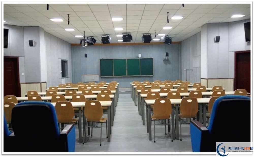 成都石室中學(xué)的高中住宿怎么樣？