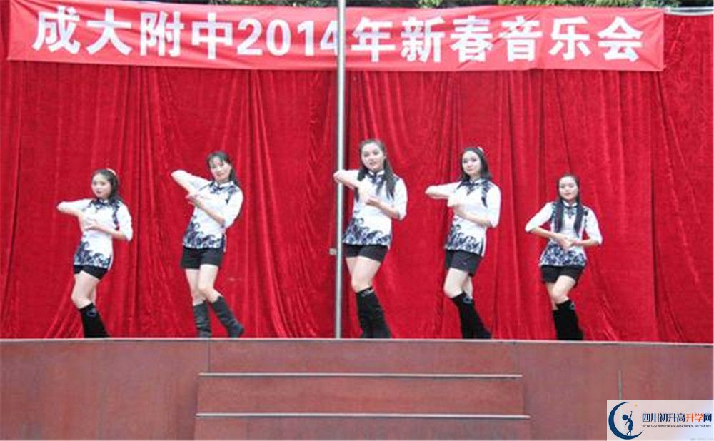 成都大學(xué)附屬中學(xué)2020年外地生學(xué)費(fèi)是多少？