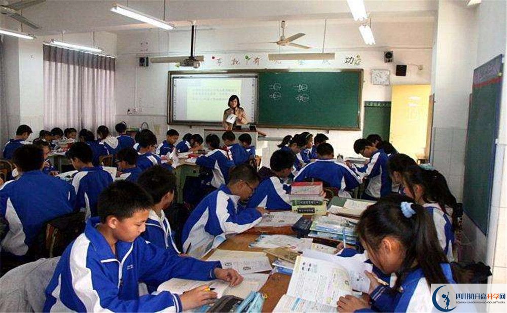 成都市第三十八中學(xué)高中住宿怎么樣？