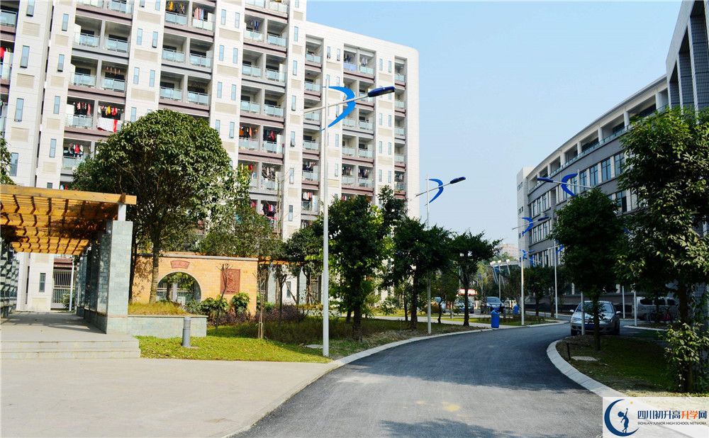 大彎中學(xué)高中部地址在哪？