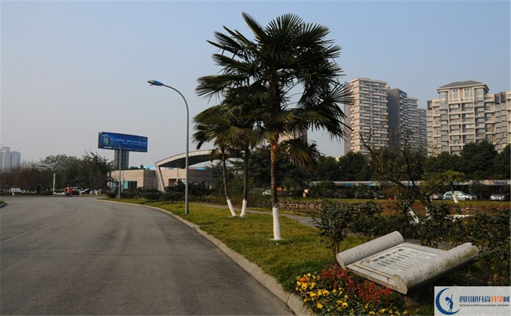 成都七中實(shí)驗(yàn)學(xué)校的高中住宿怎么樣？