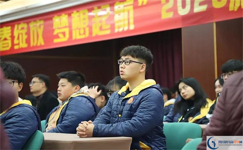 成都西雅美途外國(guó)語聯(lián)合學(xué)校2020年外地生學(xué)費(fèi)是多少？