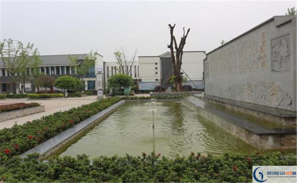 石室白馬中學的高中住宿怎么樣？