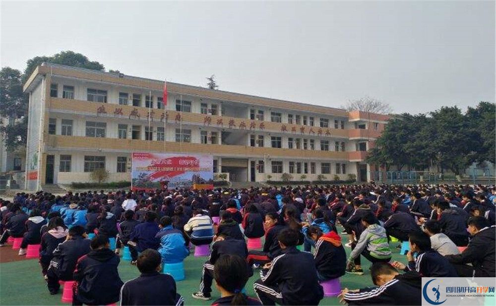 新都泰興中學(xué)是私立還是公立學(xué)校？
