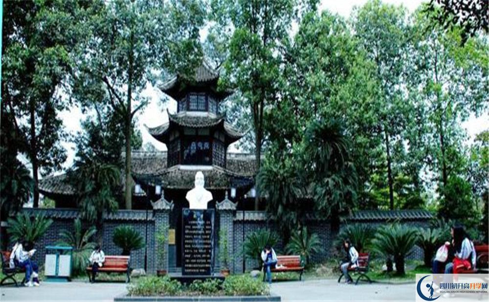 雙流中學(xué)是私立還是公立學(xué)校？