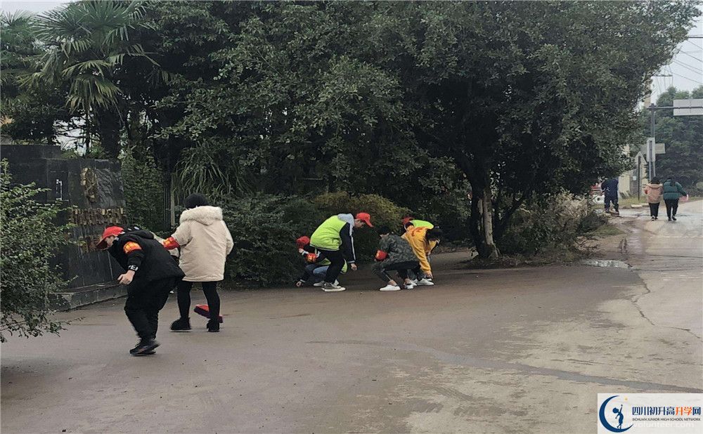 養(yǎng)馬中學(xué)位置在哪里？