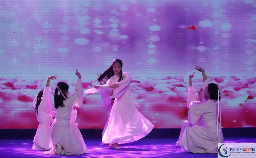 北京第二外國(guó)語學(xué)院成都附屬中學(xué)實(shí)驗(yàn)班人數(shù)是多少？