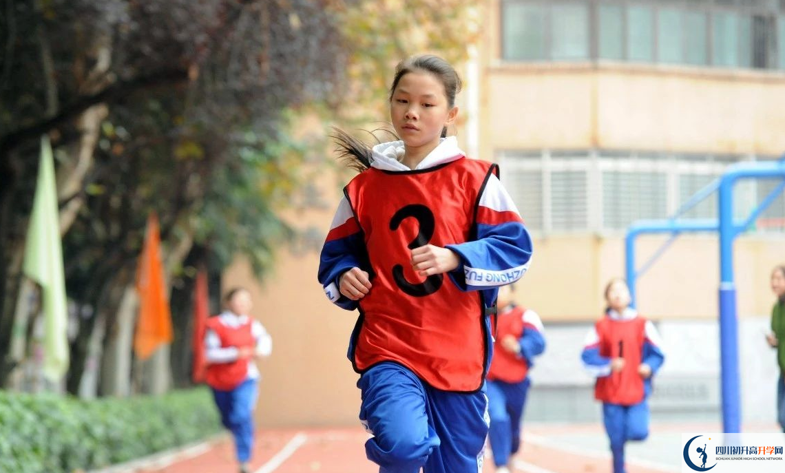 成都大學(xué)附屬中學(xué)高中平行班怎么樣？