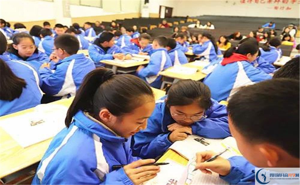 金牛中學2020年高三文綜測試題難嗎？