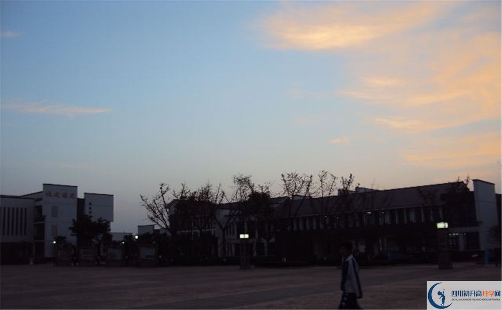 石室白馬中學高中平行班怎么樣？