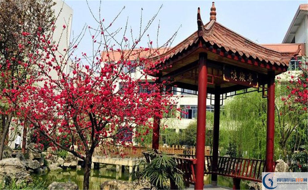蜀城中學是私立收費嗎？