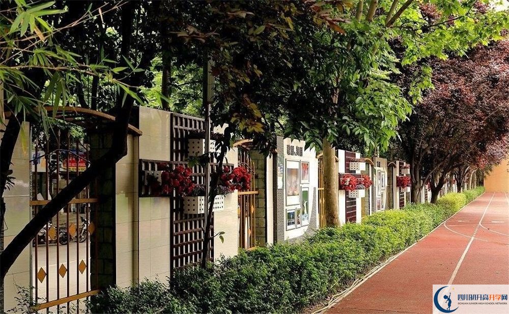 成都大學(xué)附屬中學(xué)實(shí)驗(yàn)班學(xué)費(fèi)貴嗎？