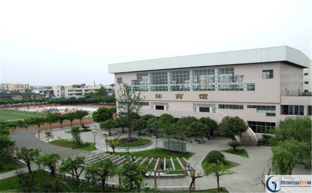 邛崍二中實驗班學費貴嗎？