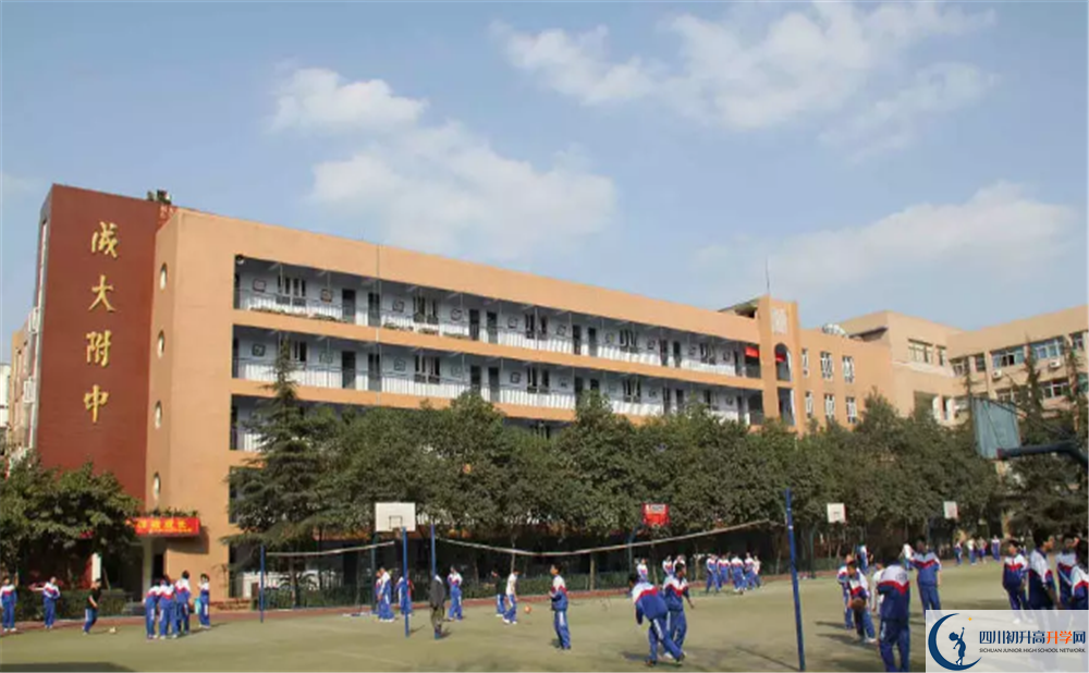 成都大學(xué)附屬中學(xué)軍訓(xùn)多久？