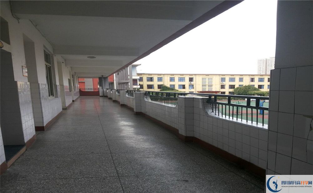 成都市通錦中學(xué)錄取分?jǐn)?shù)線高不高？